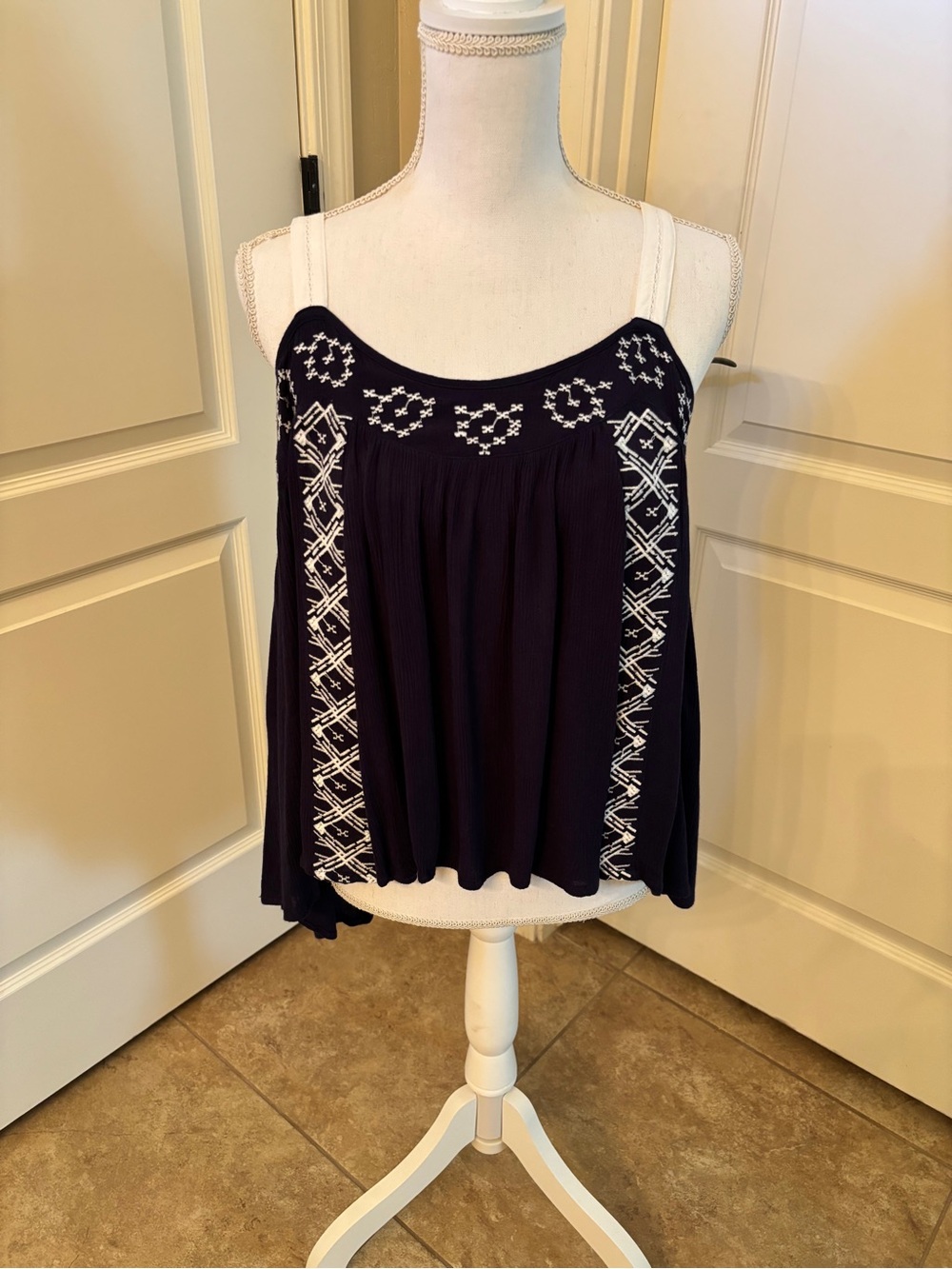 Daisy 🌼 Shoppe Navy Embroidered Sleeveless Tank Top